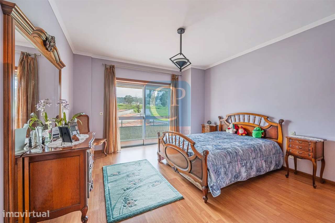 Moradia T3 com Restaurante, em Alfena, Valongo-33