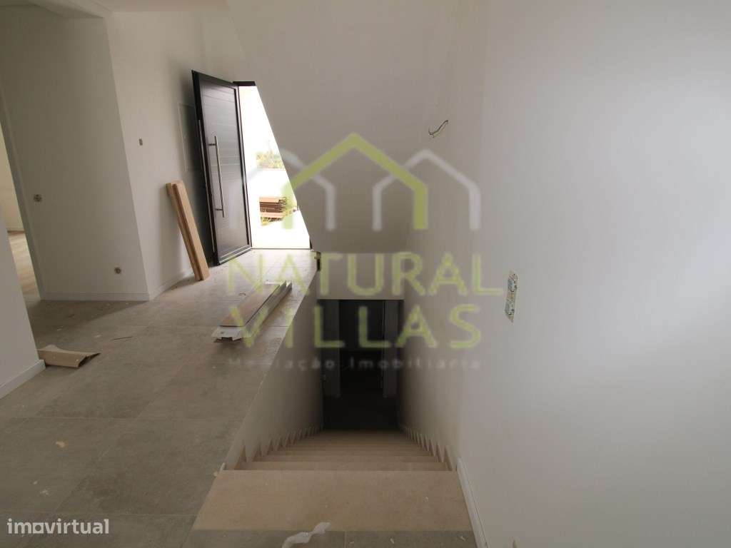 Moradia T3 em Construção, Armação de Pêra-11