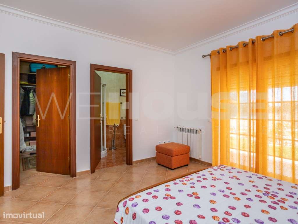 Moradia T4 com 280 m2, inserida em terreno com 2500 m2 em Palmela-14