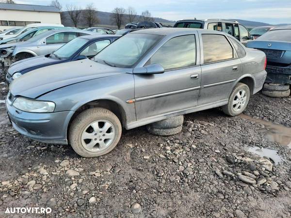 Dezmembrez Opel Vectra B - 2