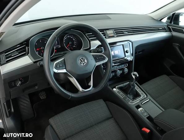 Volkswagen Passat 2.0 TDI Comfortline - 11