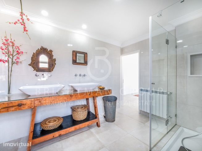 Moradia T4 + 1 com jardim e piscina, em Bicesse, Cascais-23