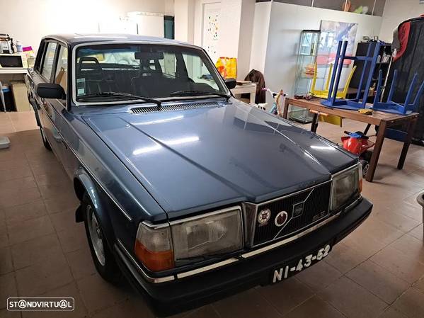 Volvo 240 - 1