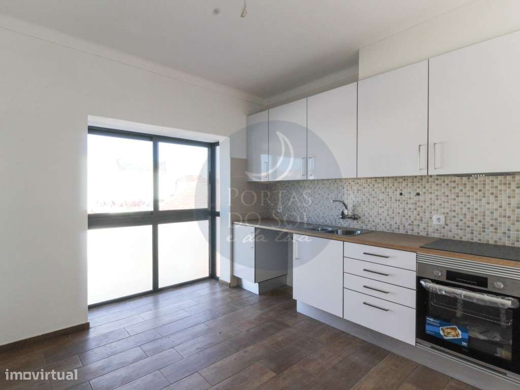 Moradia V2 c/ Loja e Terraço-4