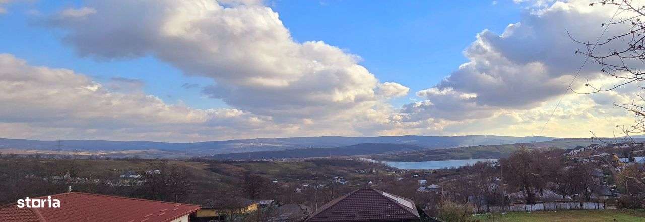 Vila 4 camere, Garaj, 2 bai, SU 210mp, teren 1000mp, CIURBESTI lac-1