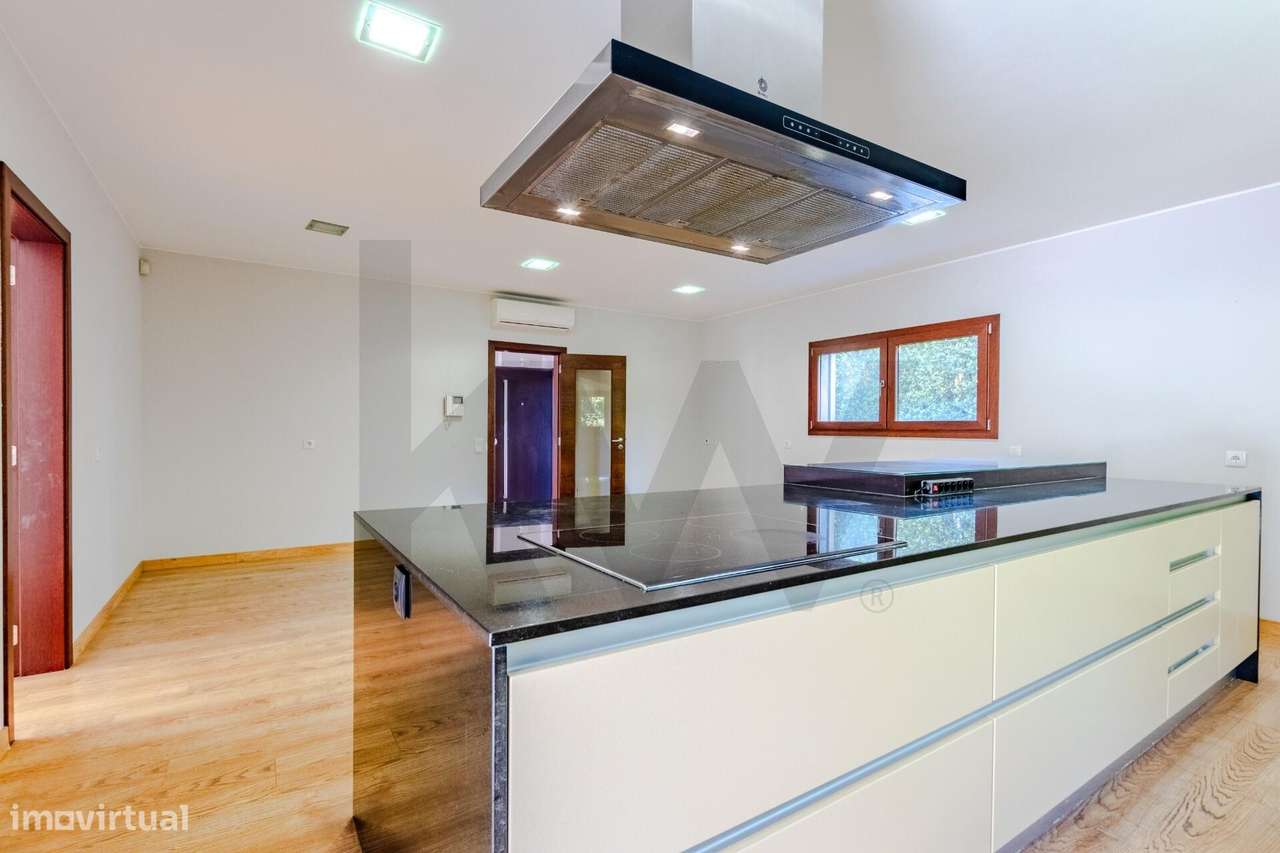 Moradia de sonho T4 com jardim, piscina e privacidade no coração de Ca-15