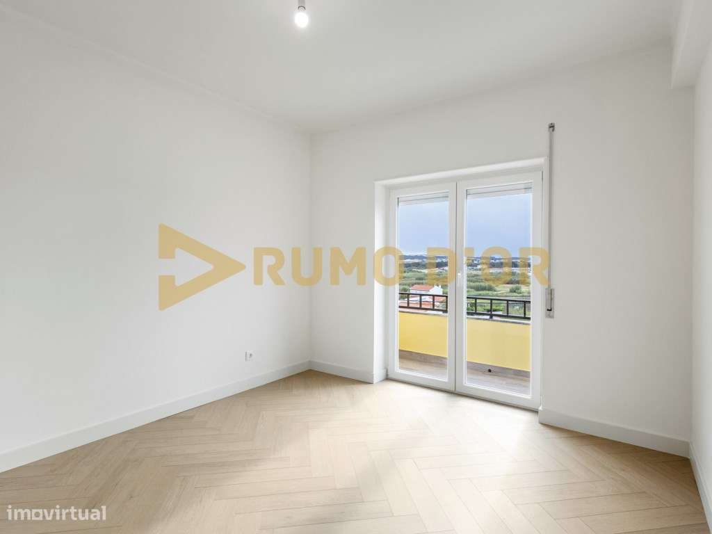 Exclusivo T2 com Vista Mar em Santa Cruz Elegância, Conforto e Loca...-18