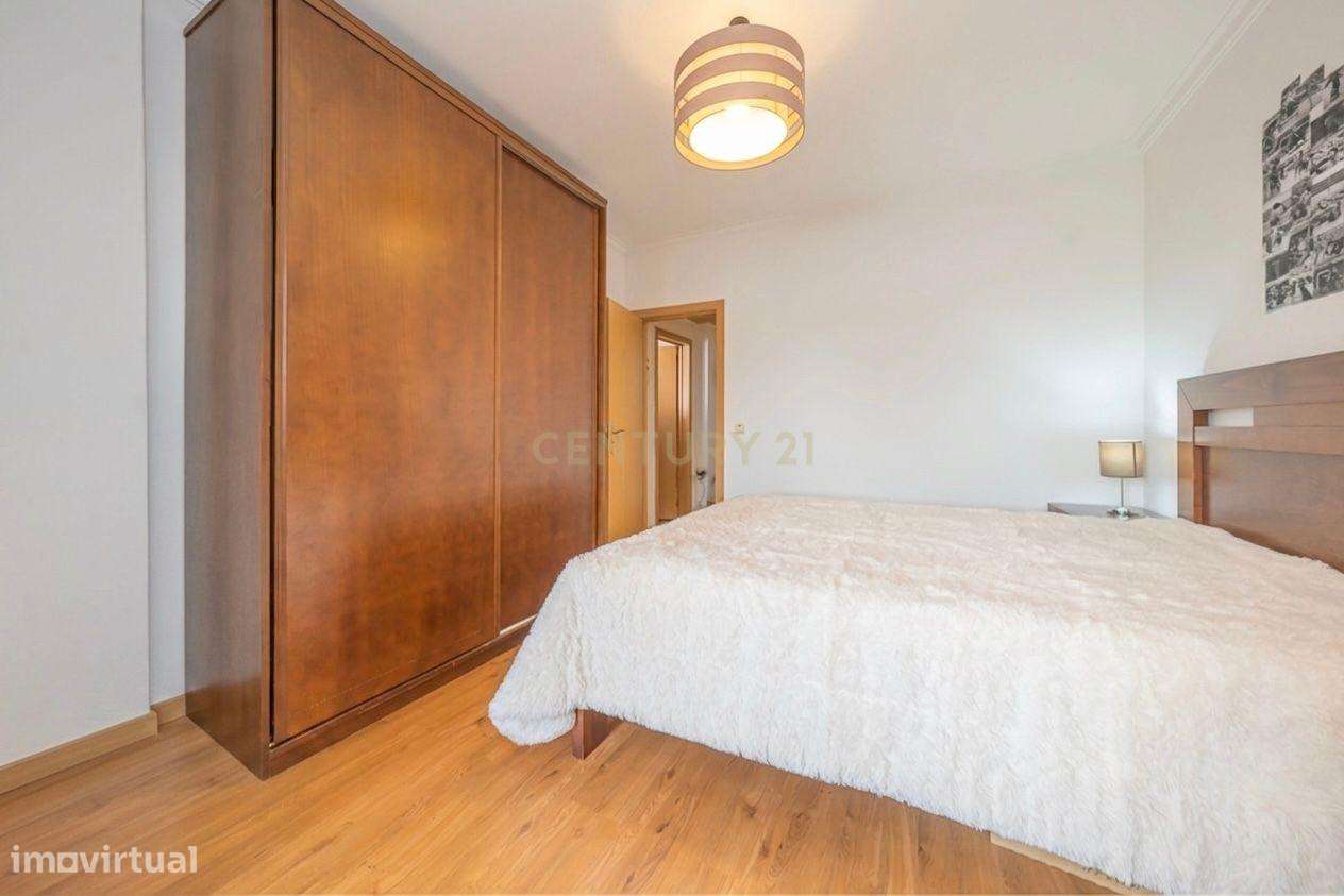 Apartamento Único com 268m2 no Último Andar com Terraço Extraordinário-18