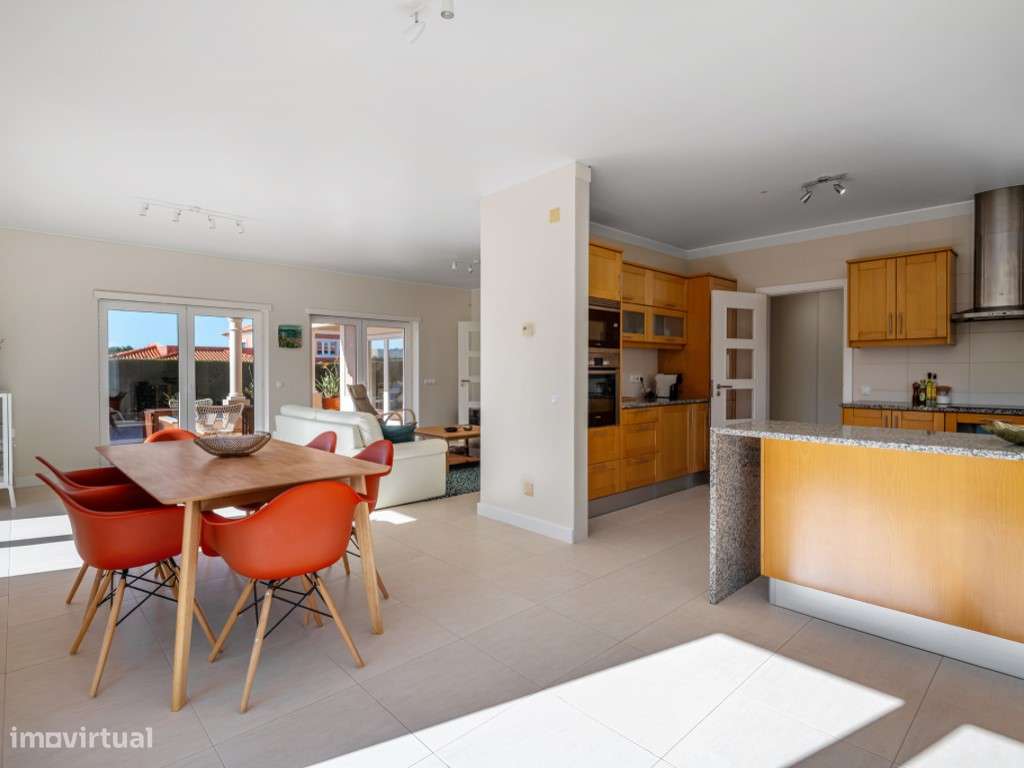 Moradia T3 com piscina, jardim, garagem e vista no Praia d'el Rey B...-12