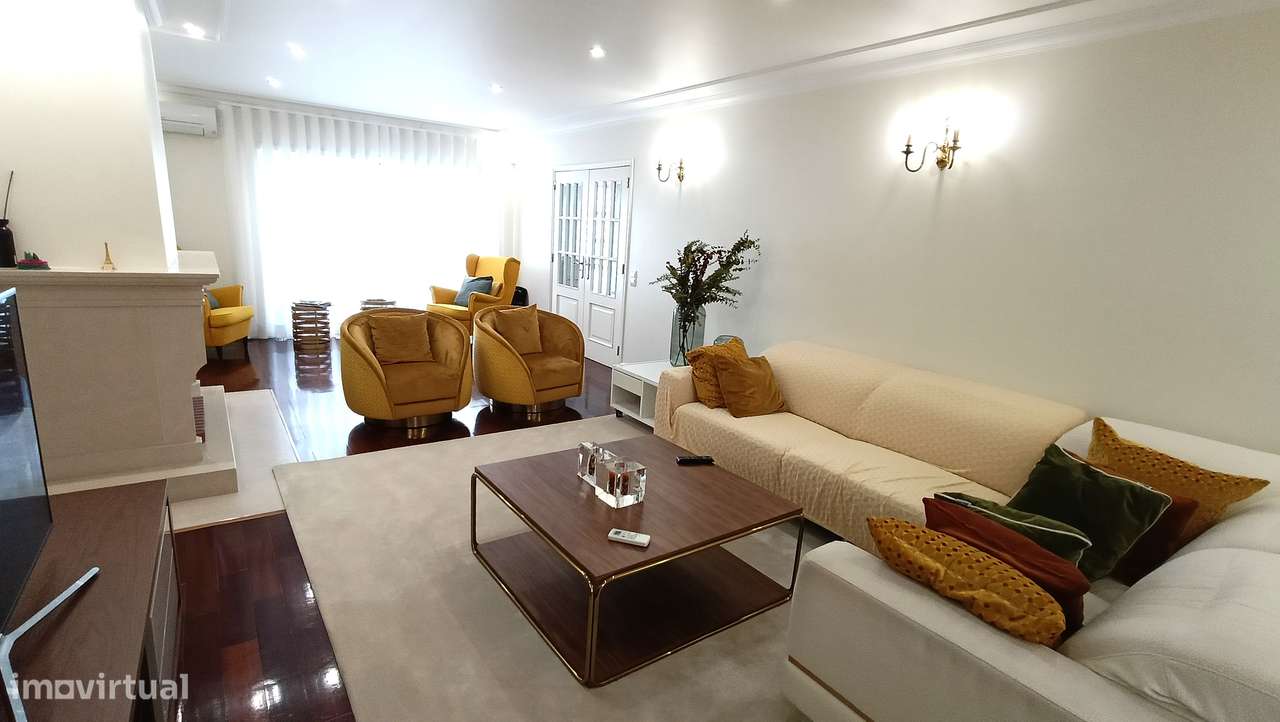 Moradia geminada V6 equipada e mobilada com requinte - Grande imagem: 4/39