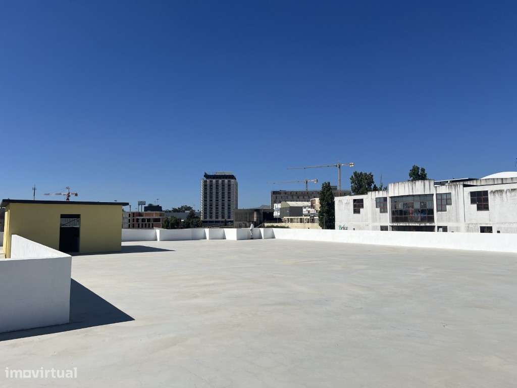 ARMAZÉM À VENDA NO PRIOR VELHO - Grande imagem: 4/34