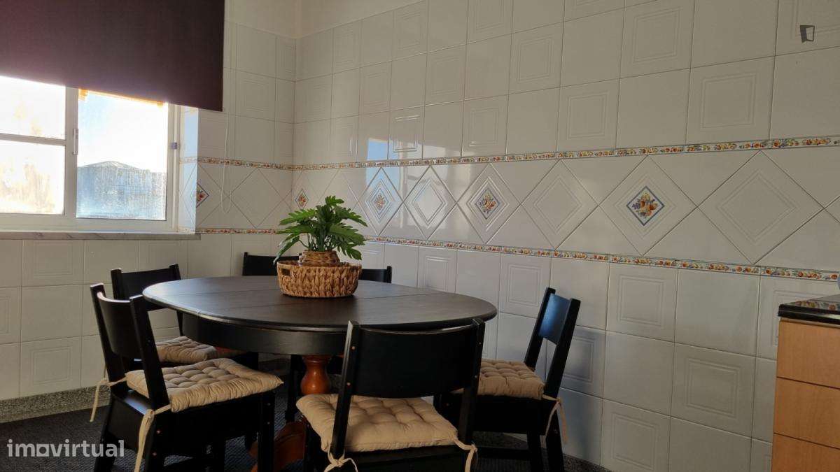 Quarto - localizado em Lisbon - Grande imagem: 4/27