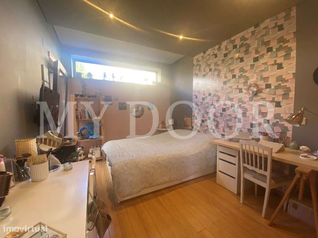 Loures - V4+1 Moradia c/ Piscina Privada - Varanda - Box + 2 parque...-30
