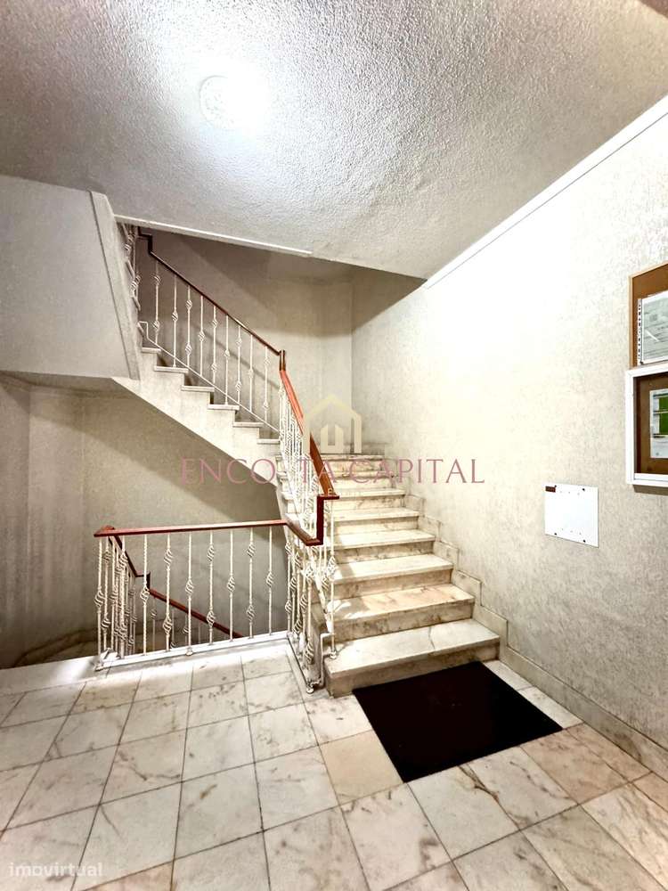 APARTAMENTO T2 QUELUZ C/ARRECADAÇÃO-18