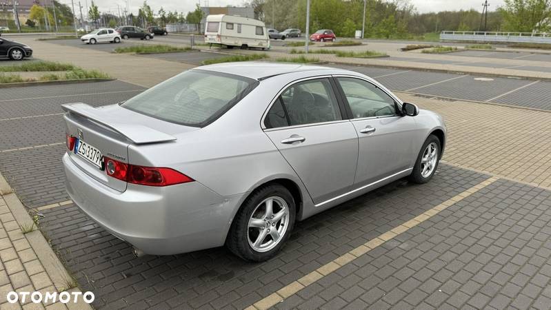 Honda Accord 2.0 LS - 6