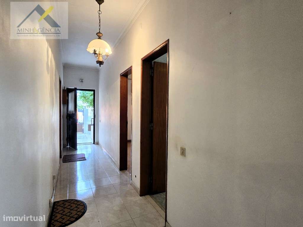 Moradia isolada com garagem na Quinta do Conde-26