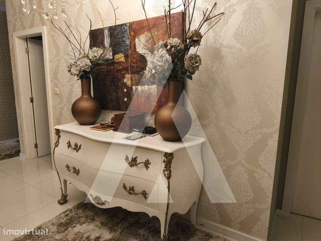 Armazém com apartamento T4 e terreno próximo de uma zona industrial. - Grande imagem: 5/29