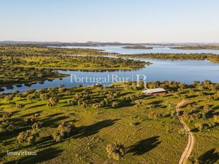 Herdade de 550 ha totalmente vedada e parqueada