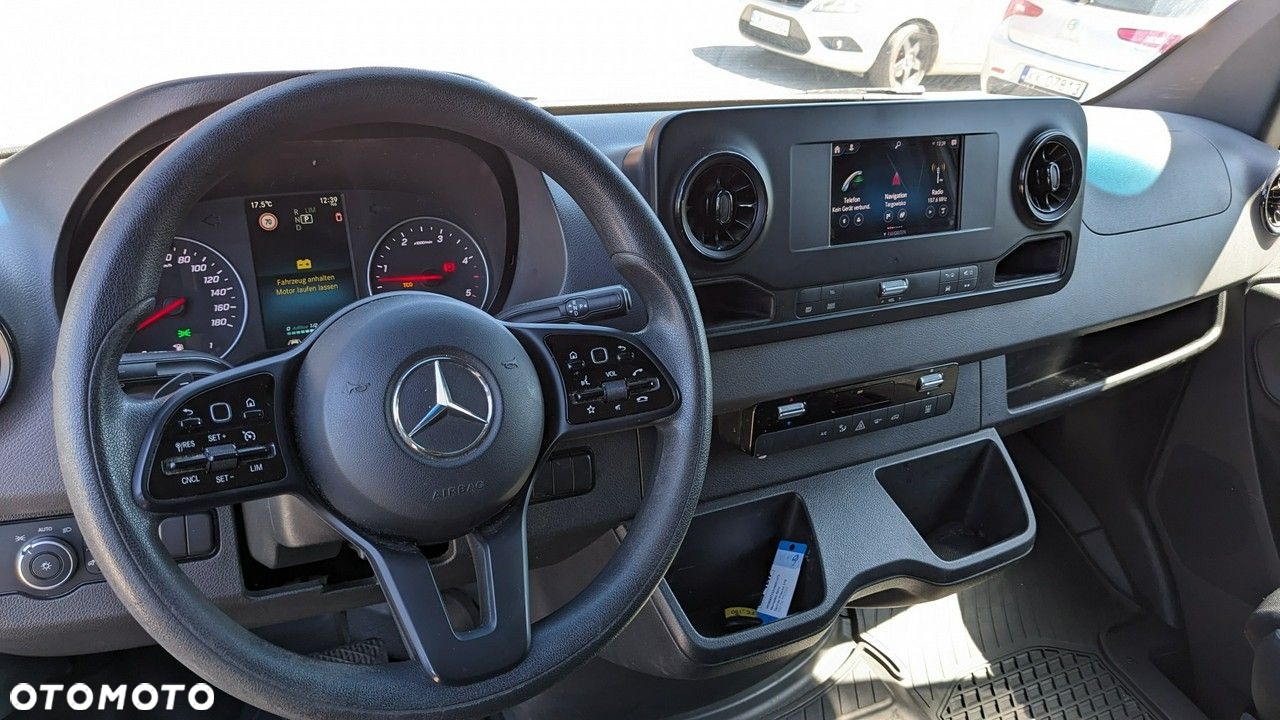 Mercedes-Benz Sprinter - 14