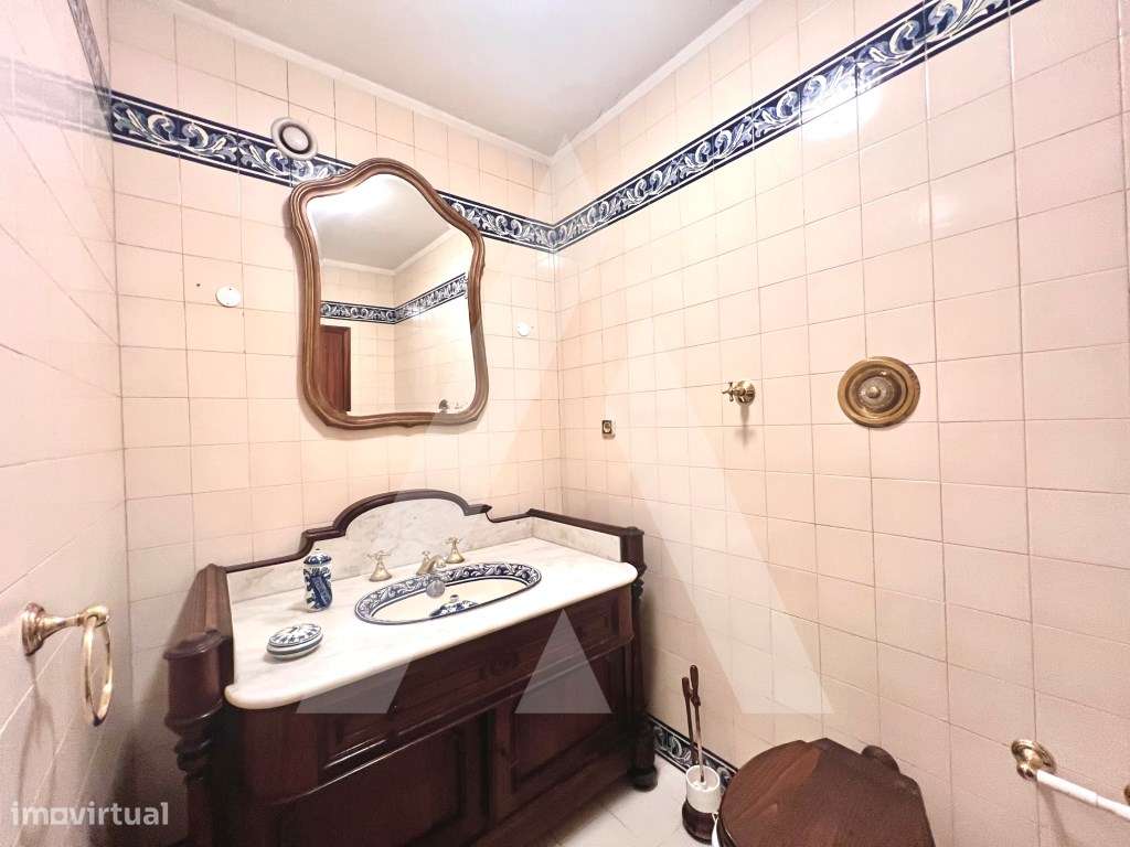 Apartamento T4 Duplex no centro de São João da Madeira-23