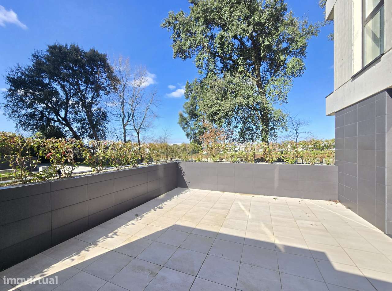 Apartamento T1 com terraço Seminovo.-22