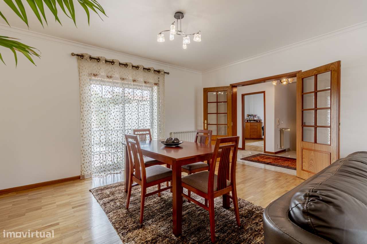 Moradia Geminada T4 / Varanda / Garagem / Anexo T0 / Churrasqueira / G - Grande imagem: 5/48