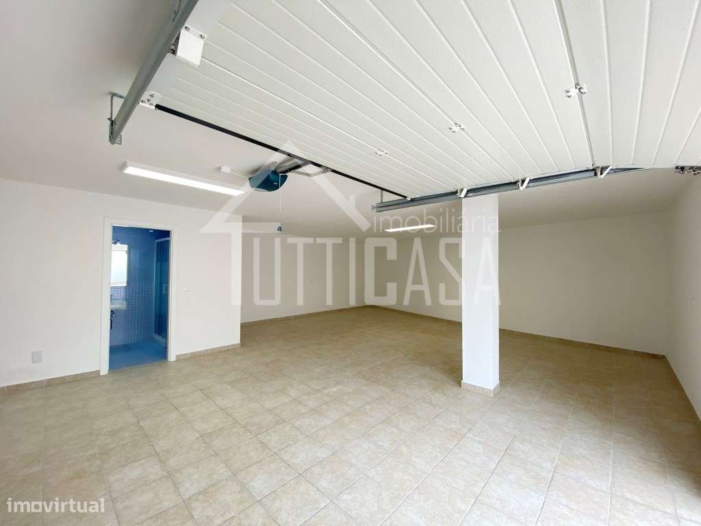 Moradia V3+1 totalmente remodelada na Ericeira-28