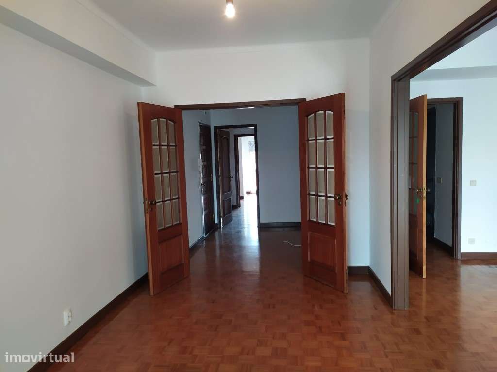 T2+1 semiquipado c/elevador na Amadora - Portas de Benfica - Grande imagem: 5/32