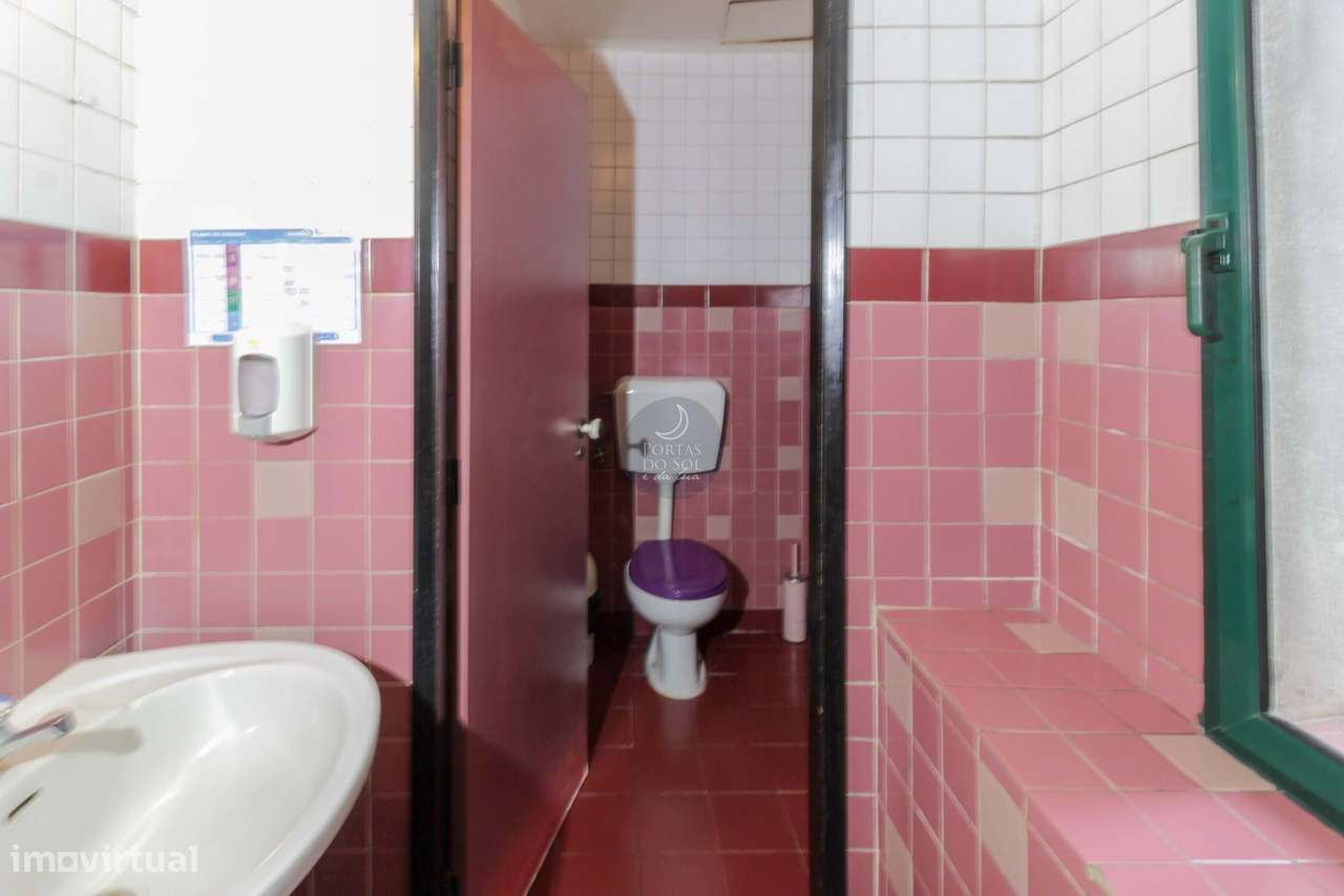 Prédio de 3 Pisos c/ Sótão e Terraço de Topo.-8