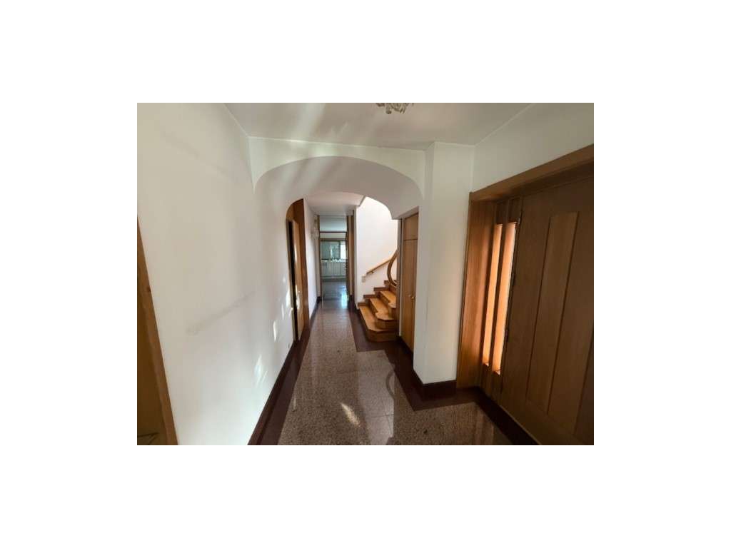 Moradia V3 na Senhora da Hora - Localização Premium!-7