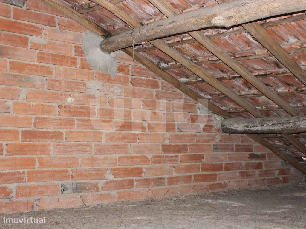 Moradia com Logradouro para Remodelar-19