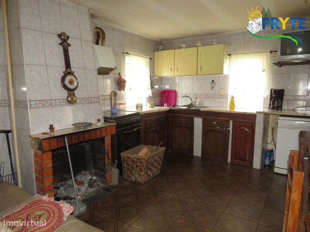 Quinta composta por moradia T4 situada perto de Cernache do Bonjardim-8