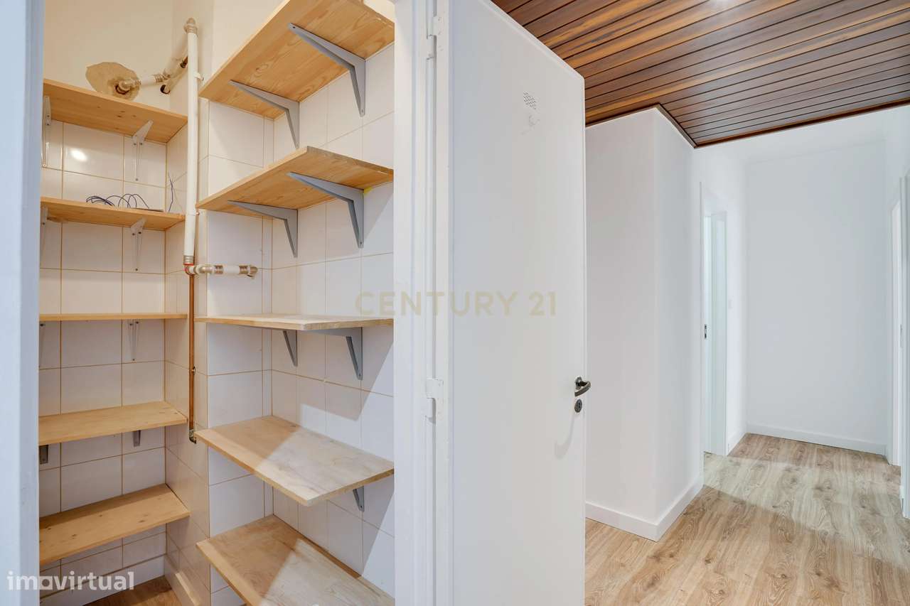 T2 transformado em T3, totalmente remodelado, localizado numa das zona-17