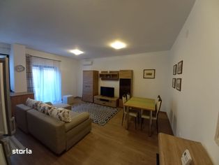 Apartament 2 cam bloc nou, parcare privata, curte