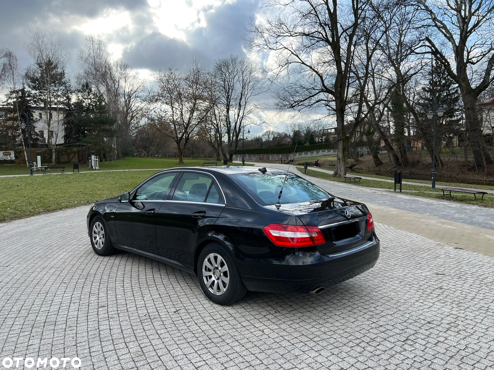 Mercedes-Benz Klasa E 200 NGT BlueEffICIENCY - 3