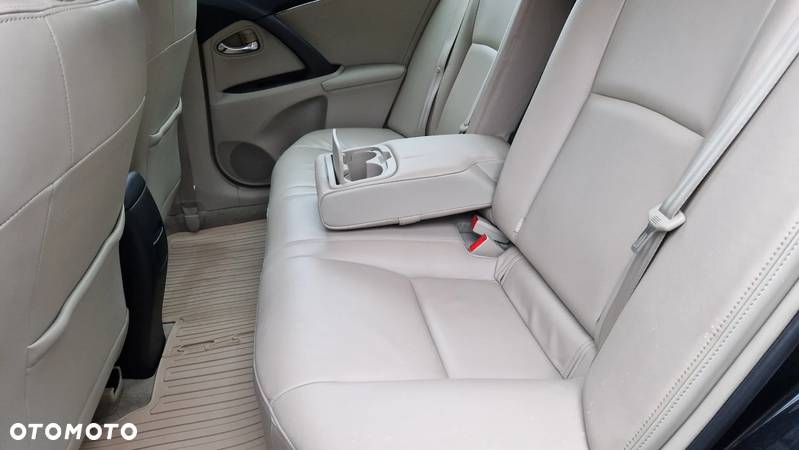 Toyota Avensis 1.8 Premium EU5 - 19