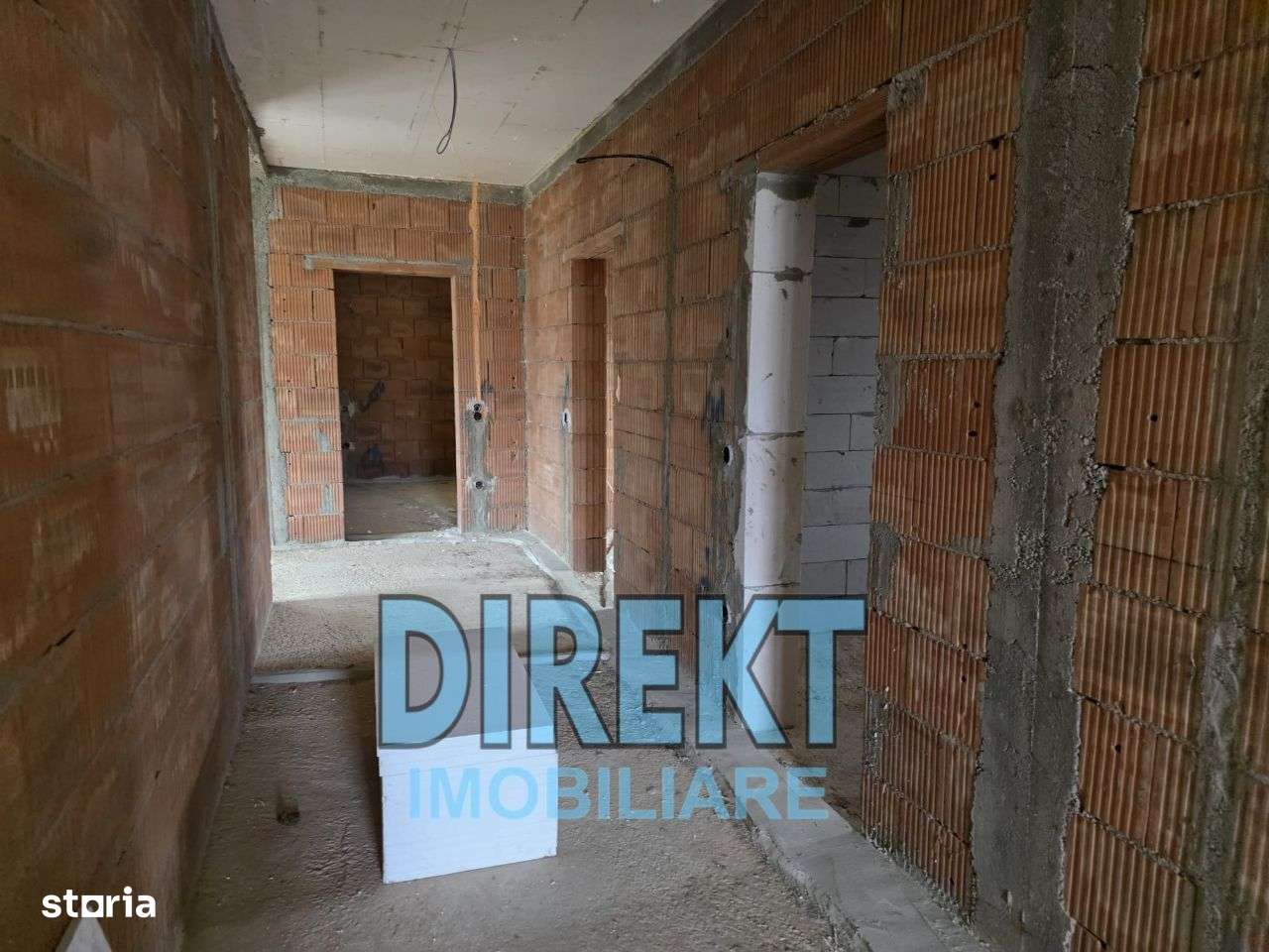 Casa la rosu in stadiu avansat, localitatea Monariu-5