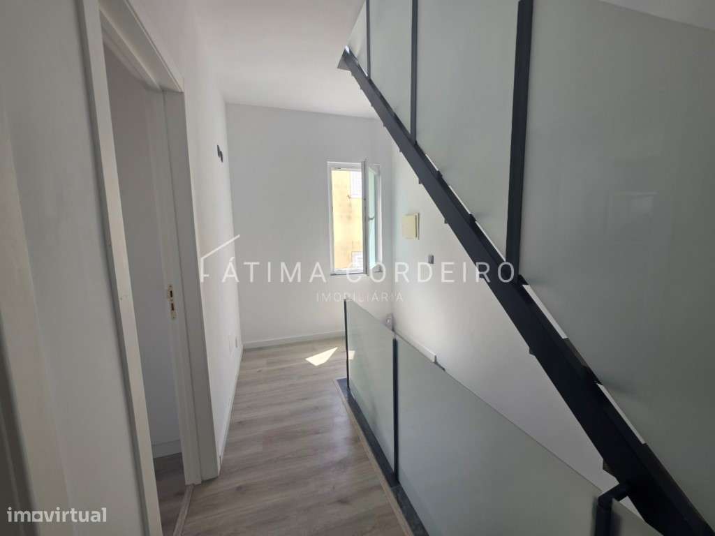 Moradia T3 com piscina e terraço-13