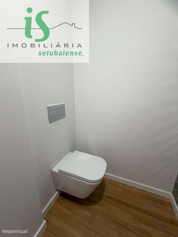 MORADIA PARA VENDA NO BAIRRO DA CONCEIÇÃO EM SETÚBAL-37