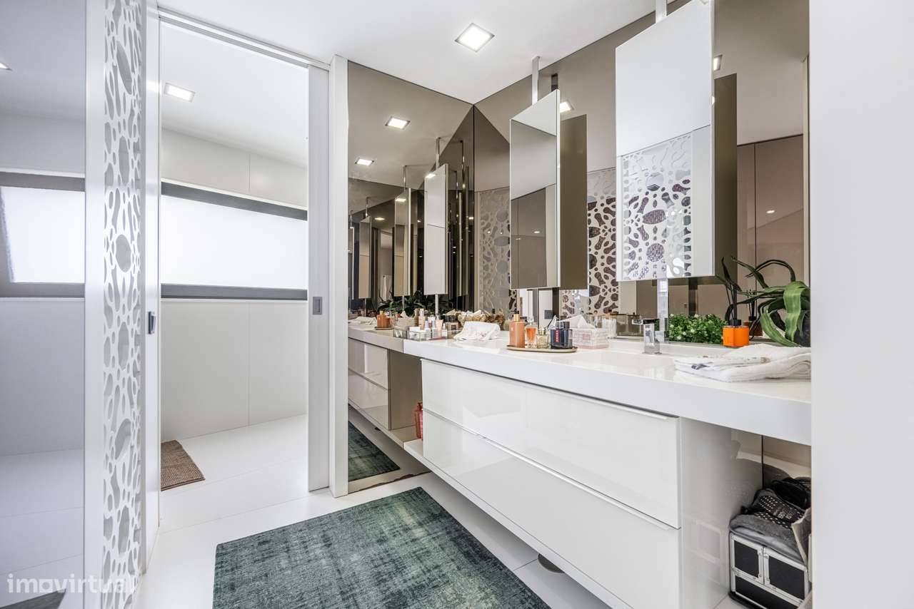 Moradia T4 com Rooftop Panorâmico e Piscina Privativa em GUIMARÃES-30