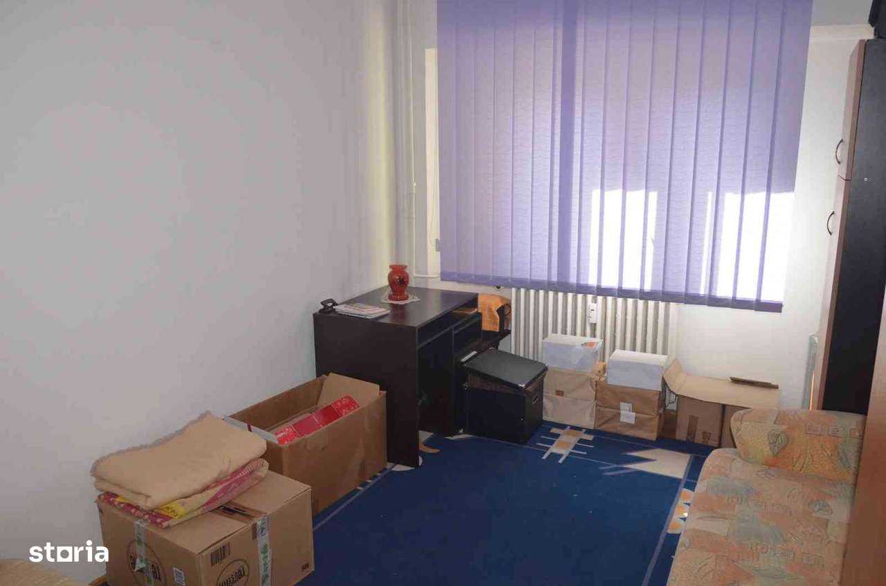 4 Camere Calea București, Piata Centrala din Craiova.-12