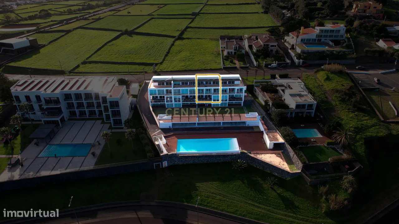 Apartamento T4 triplex com vista mar na Praia da Vitória - Grande imagem: 3/16