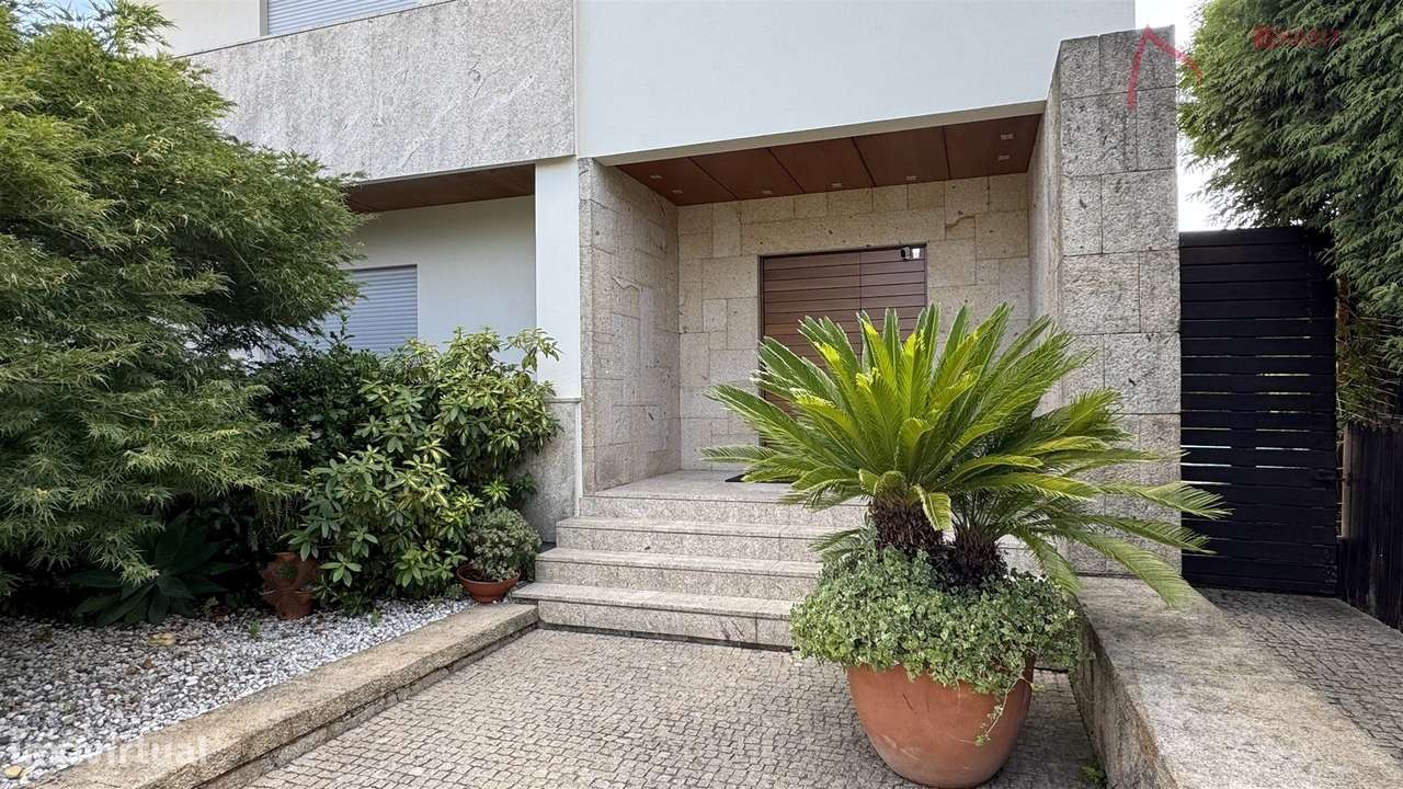 Moradia Isolada T3 com Piscina em Adaufe, Braga-5