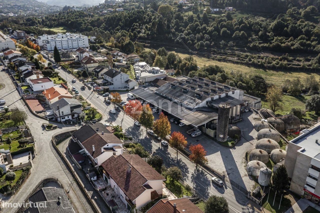 ARMAZÉM com 7.312m2 de área bruta de construção, em Ponte da Barca