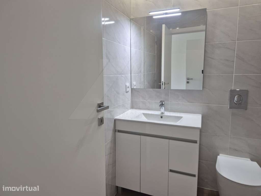 Apartamento T2 com Elevador-16