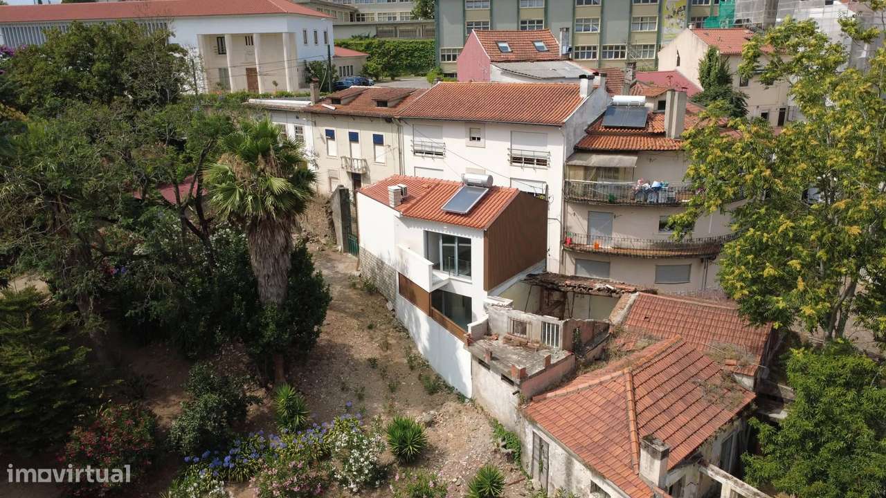 Moradia T2 Totalmente Renovada no Centro de Coimbra-14