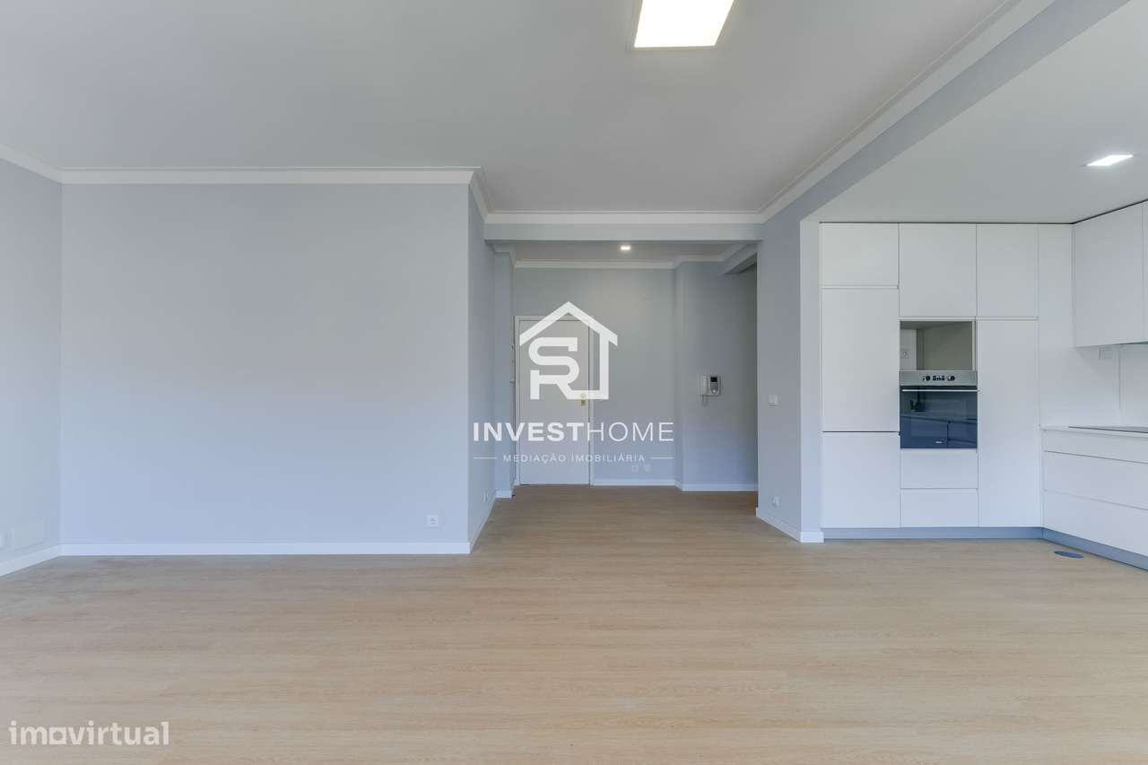 Apartamento T2+1 | Renovado | Boas Áreas | Varanda | 2 Lugares Garagem-7
