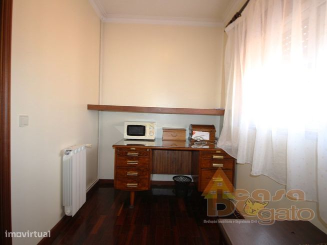 Moradia de 3 frentes com excelente luminosidade-14