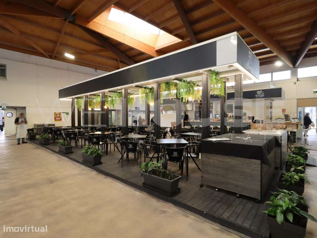 Prédio com 3 andares independentes no centro do Barreiro - frente a...-21