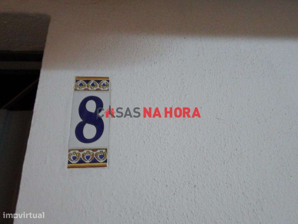 Garagem/armazém no centro de Carcavelos-3